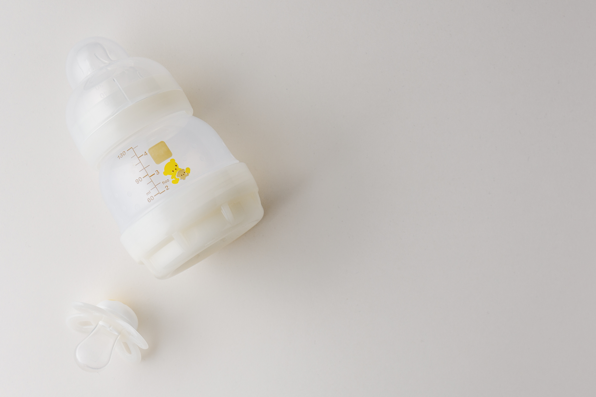 Mon bébé refuse le biberon : causes et solutions